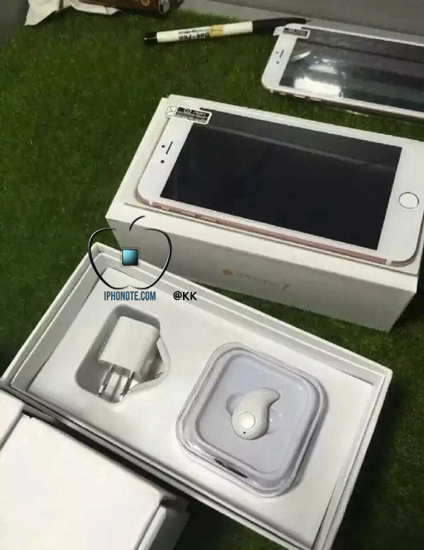 iphone-7-7-plus-nouvelles-fuites-des-airpods-dans-la-boite-et-des-ecrans_4