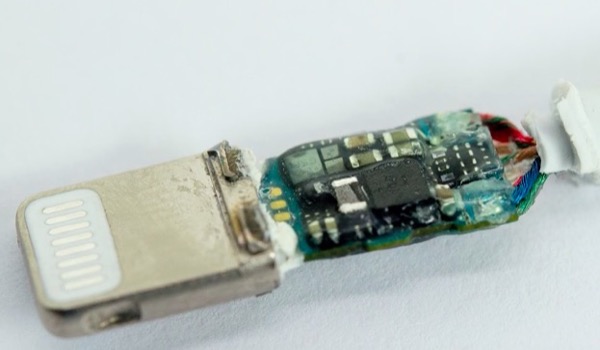 iphone-7-demontage-petit-adaptateur-lightning-apple