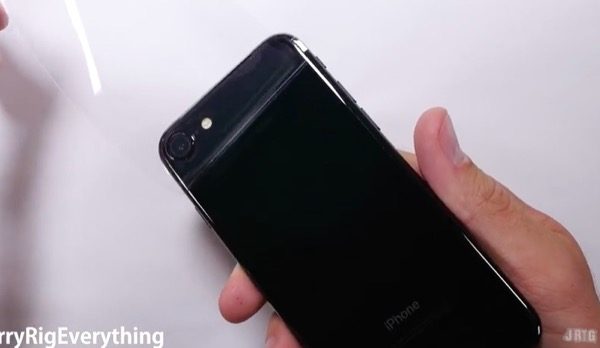 iphone-7-noir-de-jais-joli-voir-longtemps-video