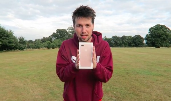 liphone-7-plus-fait-le-saut-de-lange-depuis-un-helicoptere