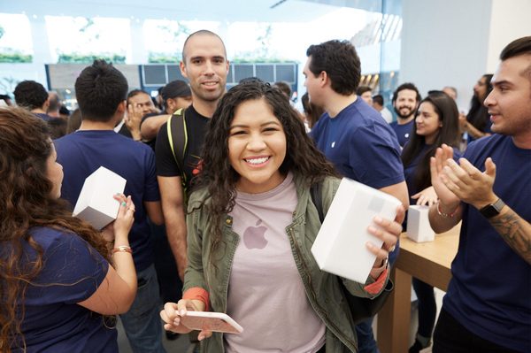 ouverture-du-premier-apple-store-mexicain-en-photo