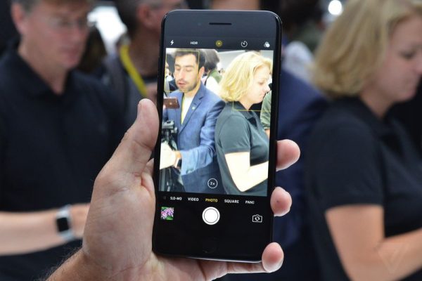 premiere-prise-main-iphone-7-7-plus_4