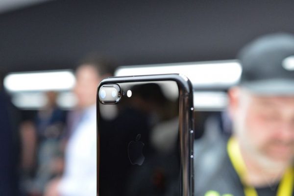 premiere-prise-main-iphone-7-7-plus_8