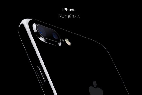 prise-main-iphone-7-7-plus