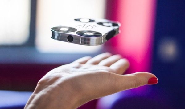 airselfie-mini-drone-reussir-vos-selfies-nimporte
