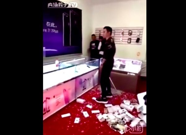 boutique-apple-saccagee-marteau-chine-video