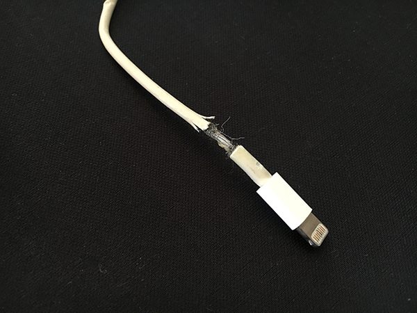 coup-de-projecteur-sur-le-cable-lightning-noir-de-2-metres-concu-par-belkin_4