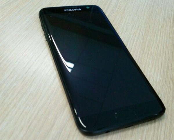galaxy-s7-noir-de-jais-devoile-lheure_3