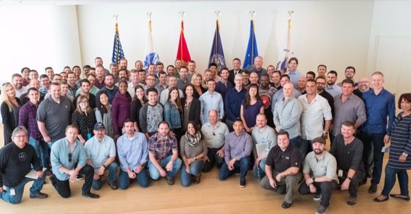 hommage-tim-cook-aux-cotes-de-veterans-et-de-victimes-de-guerre-pour-le-veterans-day