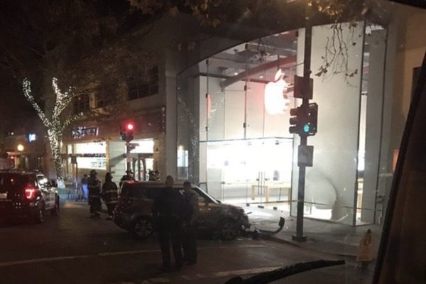 cambriolage-de-lapple-store-de-palo-alto-a-voiture-belier