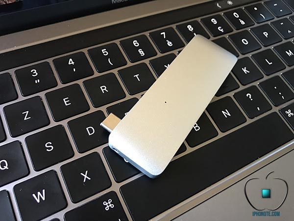 coup-de-projecteur-hub-usb-c-satechi-macbook-pro-2016_3