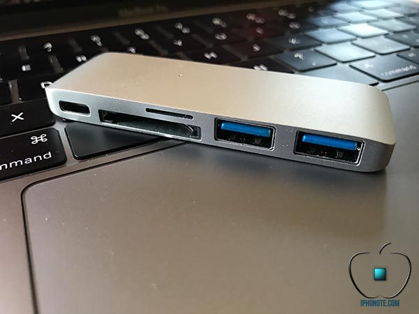 coup-de-projecteur-hub-usb-c-satechi-macbook-pro-2016_4