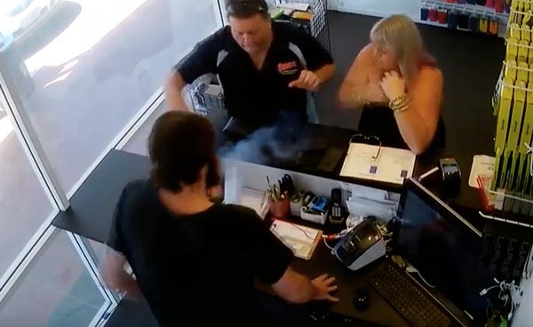 insolite-iphone-6-plus-lui-explose-mains-video