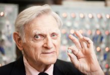 John Goodenough, le papa des batteries au lithium revient avec une nouvelle technologie révolutionnaire