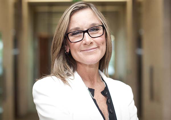 Angela Ahrendts et Bruce Sewell ont vendu pour plusieurs millions de dollars d'actions Apple