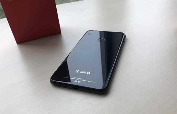 Finalement, l'iPhone SE 2017 n'en est pas un ! Vive Photoshop !