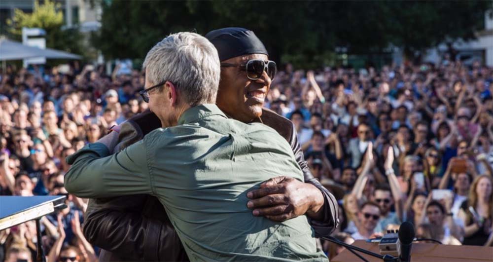 #GAAD, Stevie Wonder en concert sur le campus d'Apple