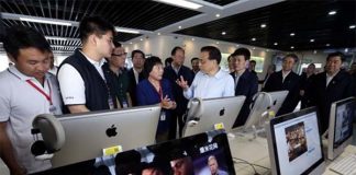 Le Premier ministre chinois tente de convaincre Apple et Foxconn d'investir en Chine