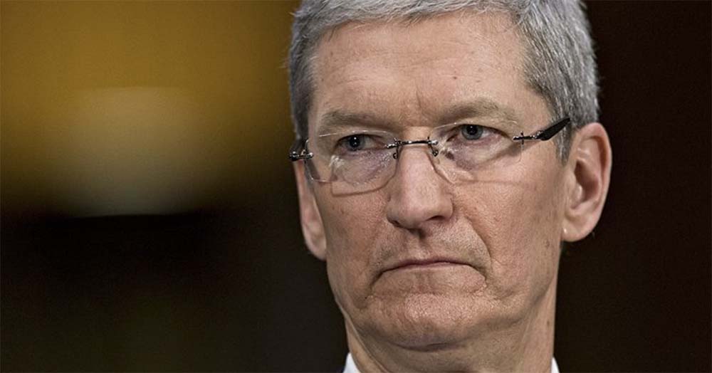 Les Twittos conseillent Tim Cook de suivre l'exemple d'Elon Musk et quitter son siège à la Maison Blanche