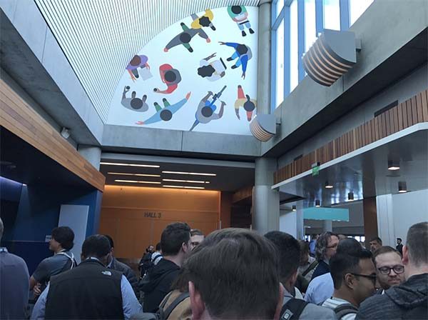 #WWDC2017 : le McEnery Convention Center commence à se remplir !
