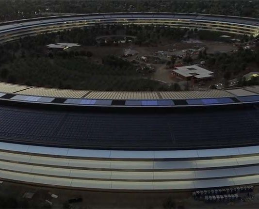 L'Apple Park sous le coucher de soleil de Californie [Vidéo 4K]