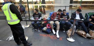 iPhone 8 : c'est sans bousculade devant les Apple Store sauf à Singapour !