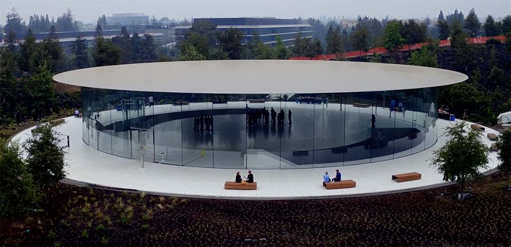 Un dernier survol de l'Apple Park et du Steve Jobs Theater avant la keynote iPhone 8 [Vidéo]