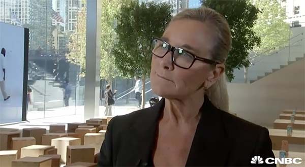 Angela Ahrendts : Apple n'essaiera pas de pousser les clients à acheter l'iPhone X