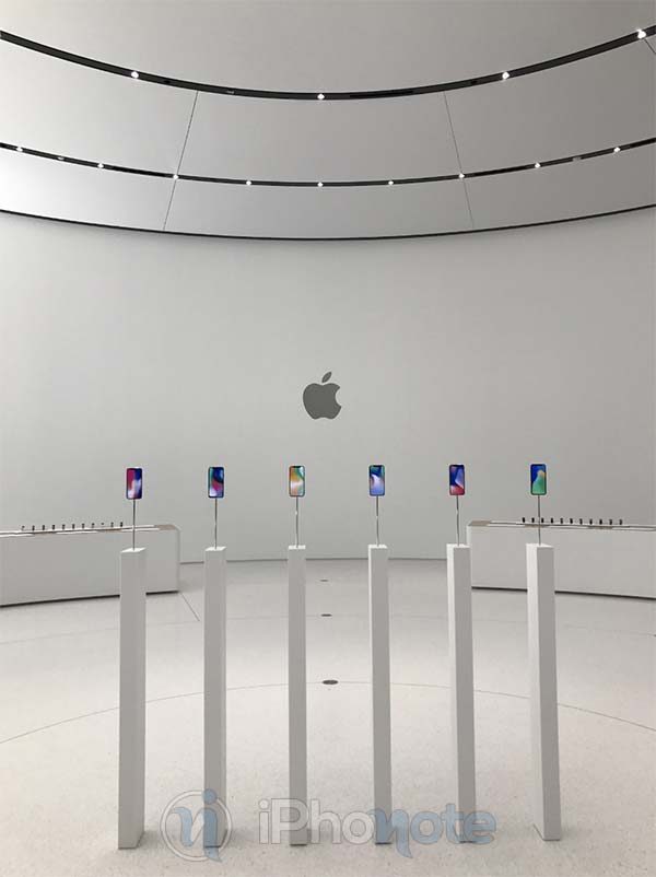 Voici des photos inédites de l'iPhone X capturées dans le Steve Jobs Theatre