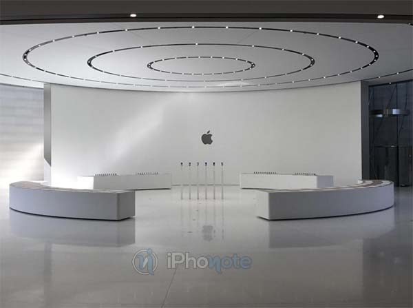Voici des photos inédites de l'iPhone X capturées dans le Steve Jobs Theatre
