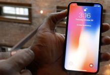 Dix ans après l'iPhone original, Steven Levy livre ses premières impressions sur l'iPhone X