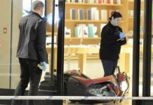 Londres : 5 scooters-béliers ont défoncé la vitrine de l’Apple Store Regent Street Londres : 5 scooters-béliers ont défoncé la vitrine de l'Apple Store Regent Street