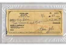 Un chèque signé par Steve Jobs sera mis aux enchères, à partir de 20 000 $