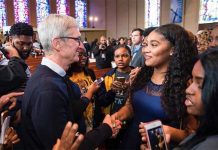 Tim Cook a rendu hommage à Martin Luther King lors d’une visite en Alabama