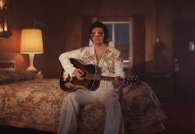 Elvis s’invite dans la nouvelle pub Apple dédiée aux appels FaceTime en groupe