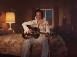 Elvis s’invite dans la nouvelle pub Apple dédiée aux appels FaceTime en groupe