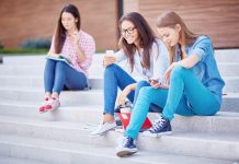 L’iPhone continue d’être le smartphone préféré des adolescents
