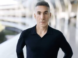 Apple : de nouveaux rôles pour les dirigeants Dan Riccio et John Ternus Dan Riccio Apple J21