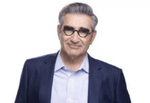 Eugene Levy joue dans la série « The Reluctant Traveler » pour Apple TV+ eugene levy the reluctant traveler