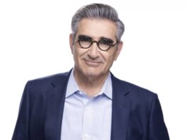 Eugene Levy joue dans la série « The Reluctant Traveler » pour Apple TV+ eugene levy the reluctant traveler