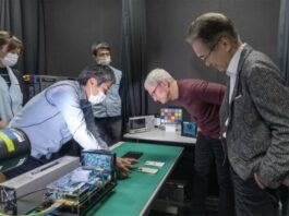 tim cook japon 22