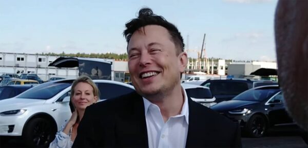 Elon Musk, iOS 18, Apple Intelligence 