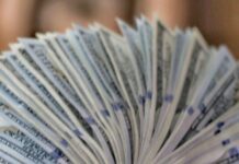 trumps 10 tariff hits us laptop prices but apple absorbing cost for now.jpg