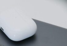 wireless reverse charging being tested in the iphone 17 pro.jpg