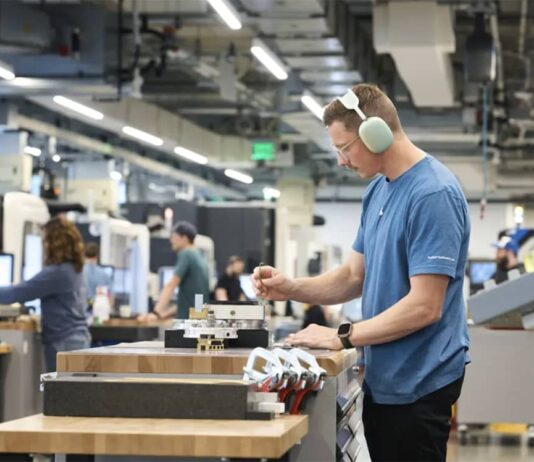 apple invest usa