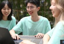 apple donates 4m for chinese app development as tim cook visits deepseeks home town.jpg