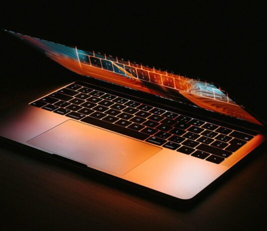 samsung report confirms timings for oled macbook pro with macbook air further delayed.jpg