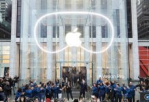 Le nouvel Apple Vision ‘Air’ pourrait voir le jour cette année vision pro apple store tim cook.jpg
