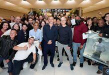 brad pitt tim cook enthousiasment fans apple store cinquieme avenue avant sortie the movie