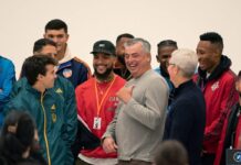 eddy cue aurait voulu apple acquiere tesla netflix tim cook refuse